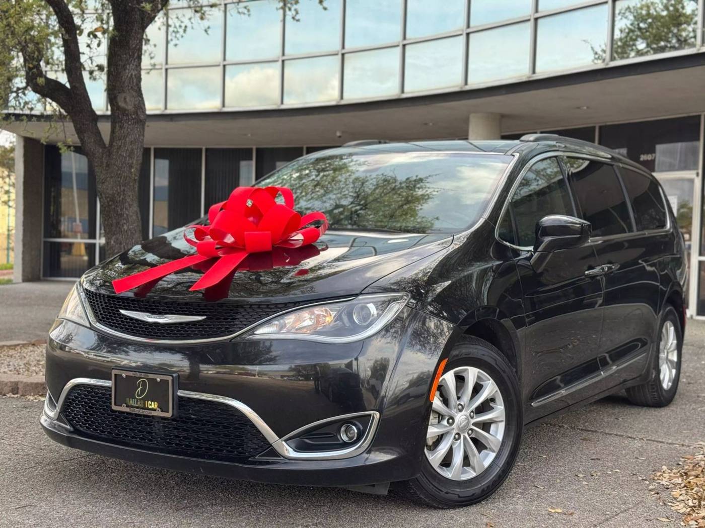 2017 Chrysler Pacifica Touring L — Minivan — 104,974 mi — Dallas, TX