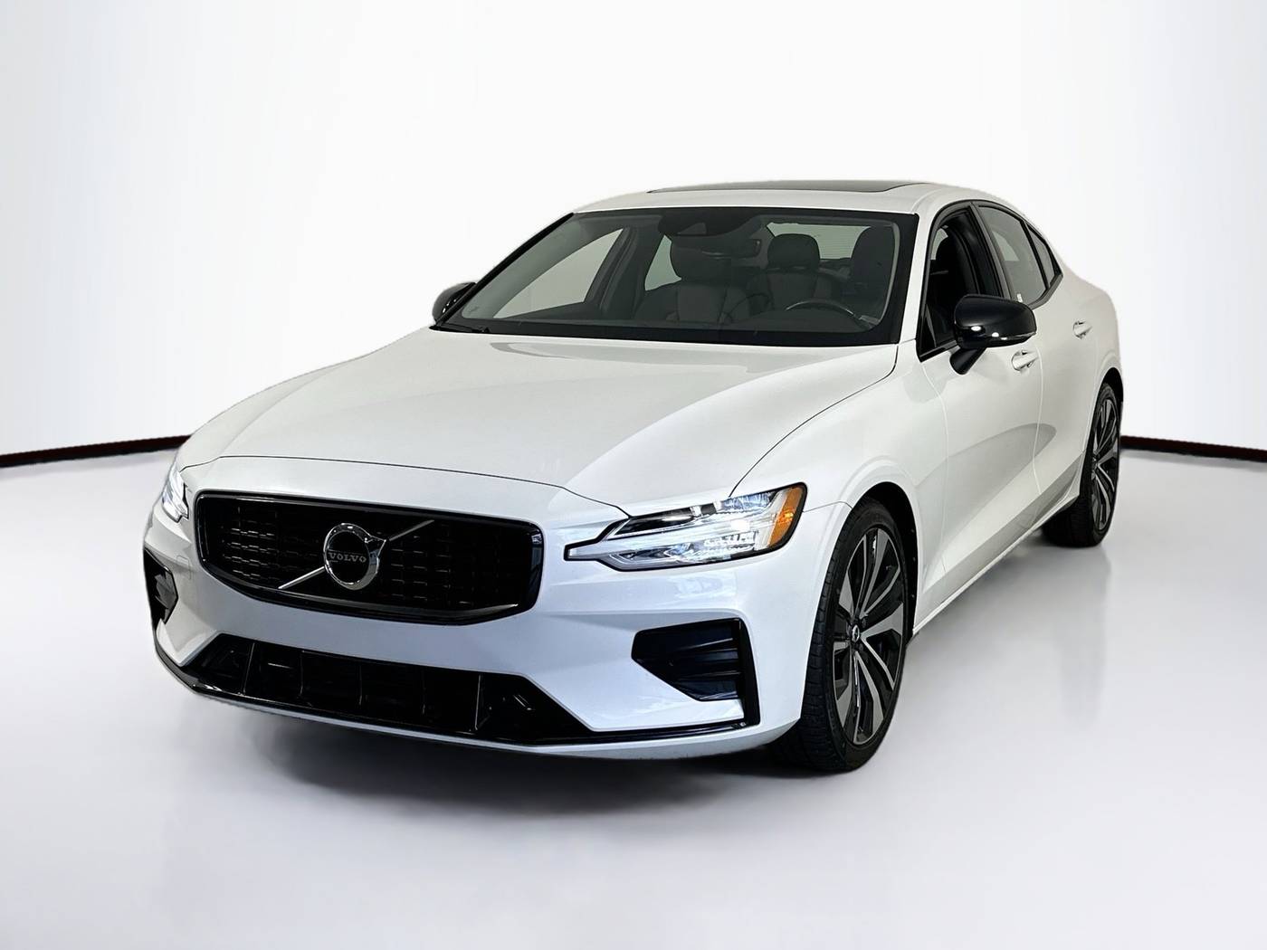 2022 Volvo S60 Momentum — Sedan — 28,975 mi — Palm Harbor, FL