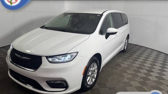 2023 Chrysler Pacifica Touring L — Minivan — 67,032 mi — Columbus, IN