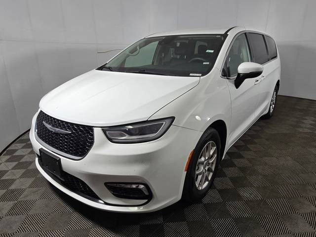 2023 Chrysler Pacifica Touring L — Minivan — 67,023 mi — Columbus, IN