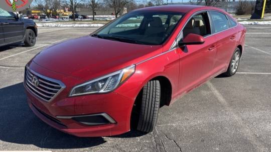 2017 Hyundai Sonata SE — Sedan — 71,739 mi — Columbus, IN