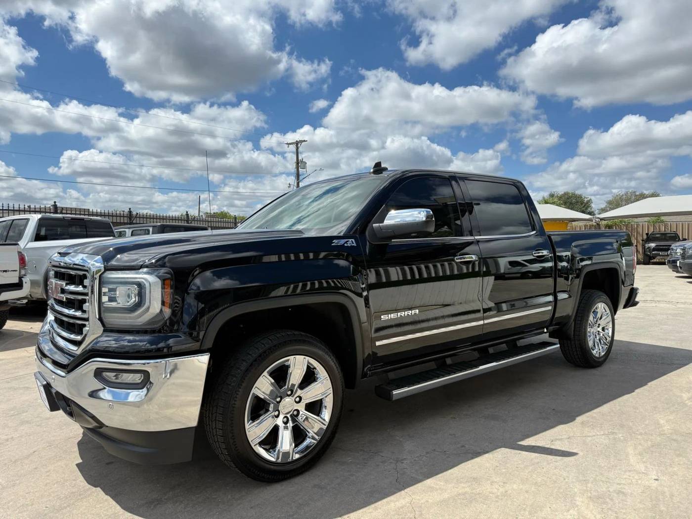 2018 GMC Sierra 1500 SLT — Pickup Truck — 118,665 mi — San Antonio, TX