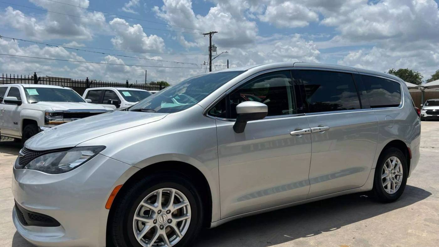 2023 Chrysler Voyager LX — Minivan — 102,030 mi — San Antonio, TX
