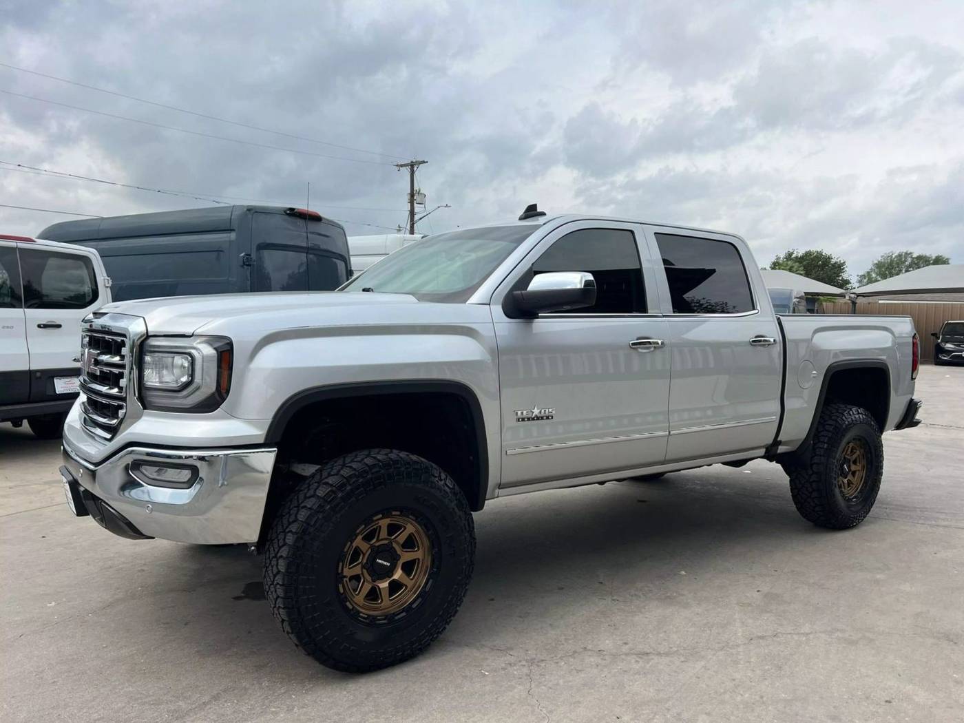 2018 GMC Sierra 1500 SLT — Pickup Truck — 151,950 mi — San Antonio, TX