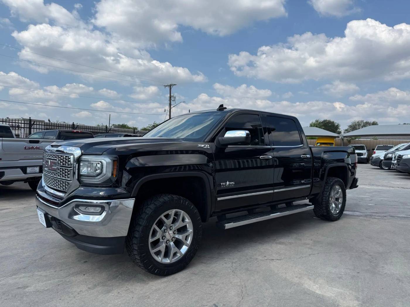 2018 GMC Sierra 1500 SLT — Pickup Truck — 145,670 mi — San Antonio, TX