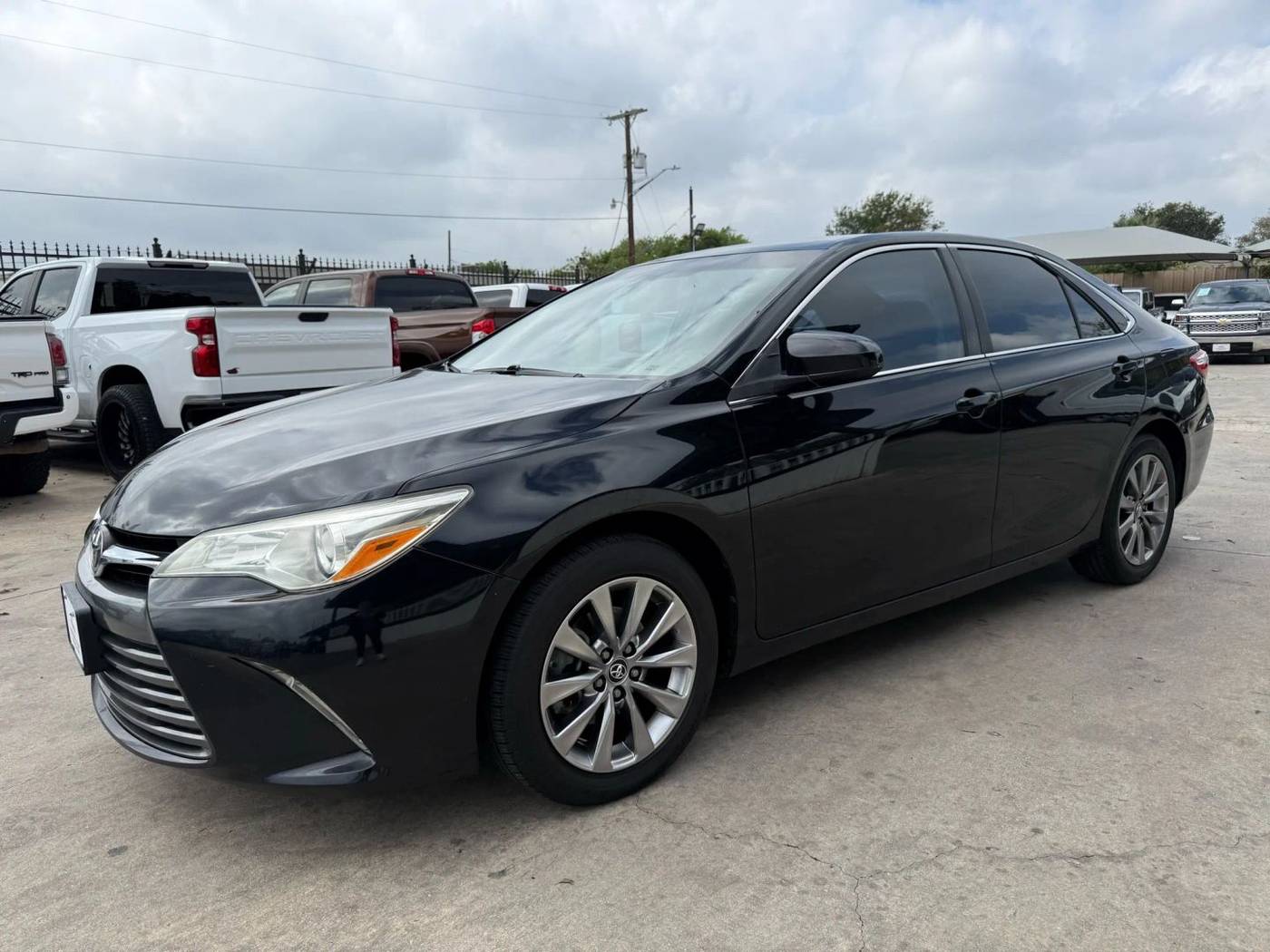 2017 Toyota Camry XLE — Sedan — 90,365 mi — San Antonio, TX