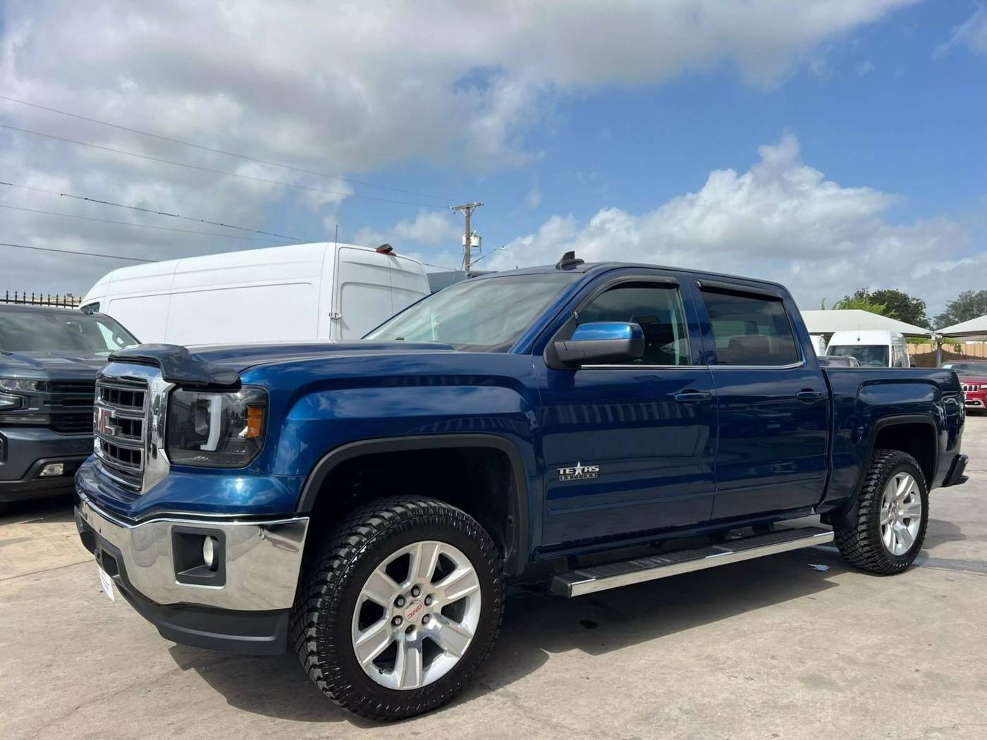 2015 GMC Sierra 1500 SLE — Pickup Truck — 123,315 mi — San Antonio, TX