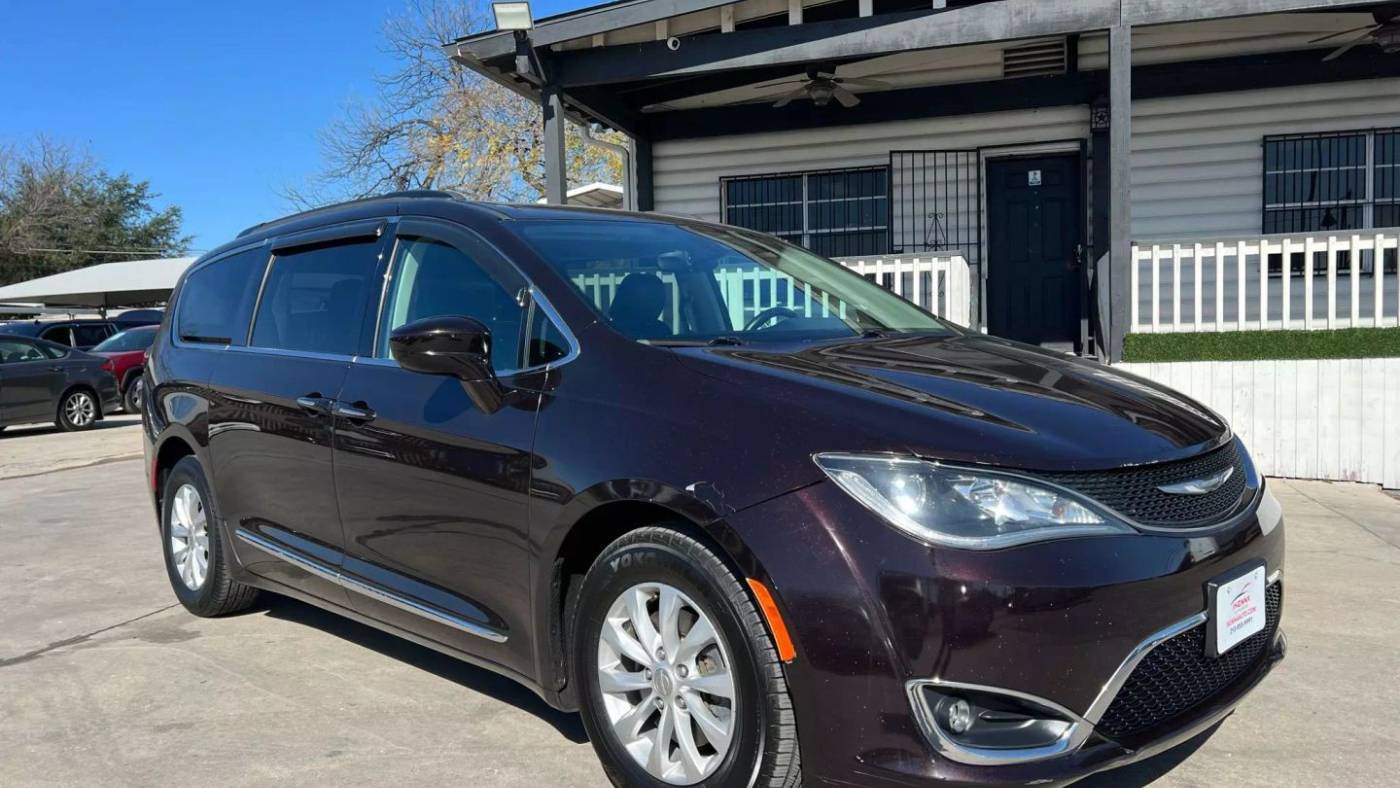 2017 Chrysler Pacifica Touring L — Minivan — 83,400 mi — San Antonio, TX