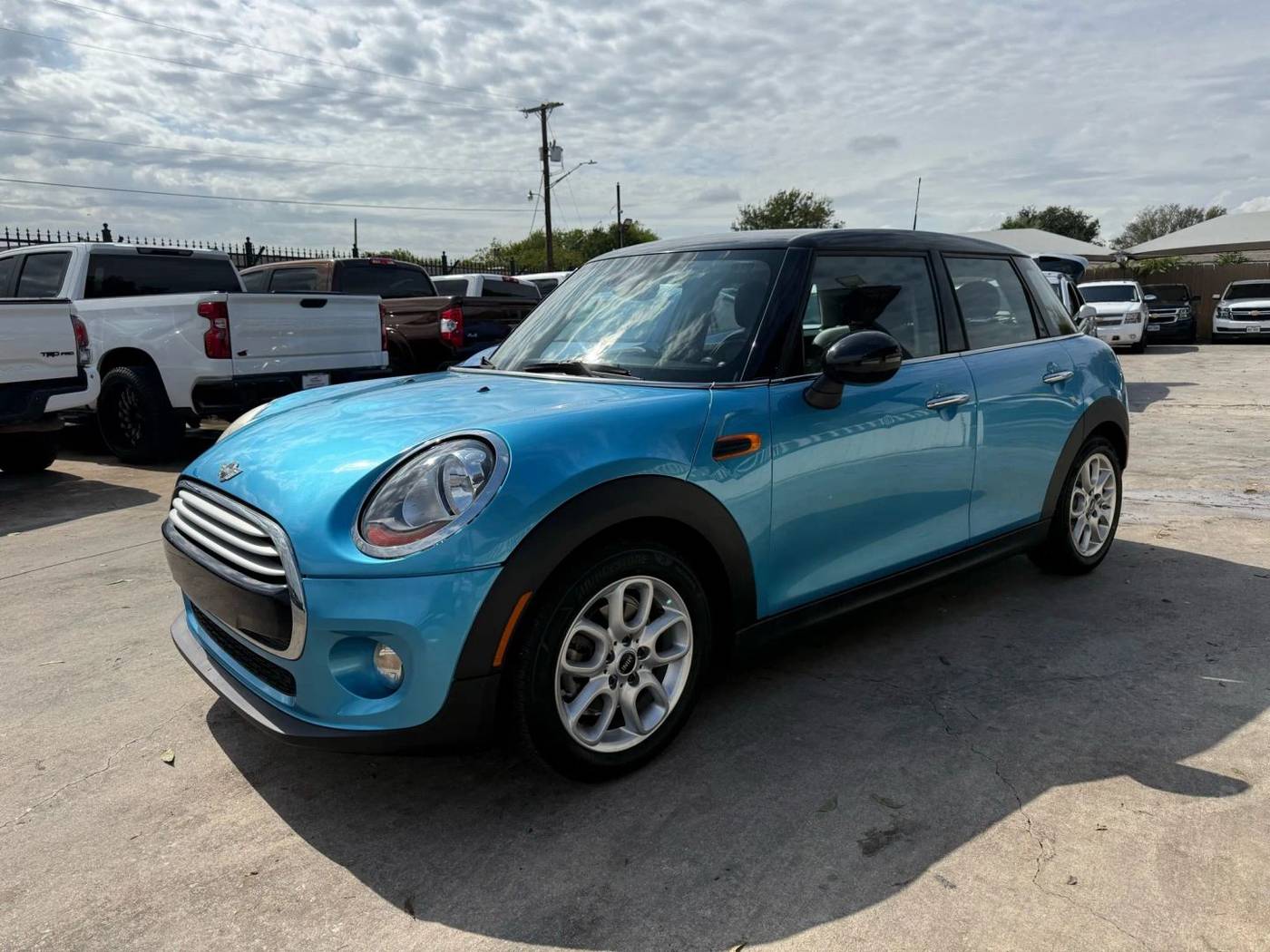 2015 MINI Hardtop Cooper — Hatchback — 88,000 mi — San Antonio, TX