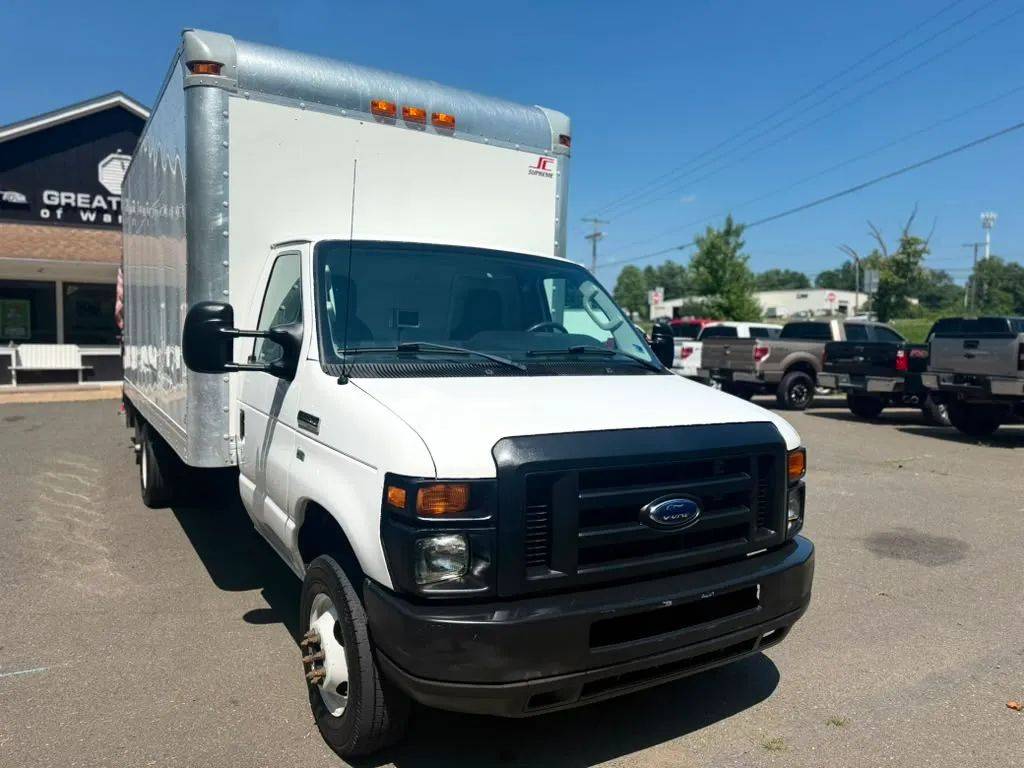 2009 Ford Econoline Commercial Cutaway E-350