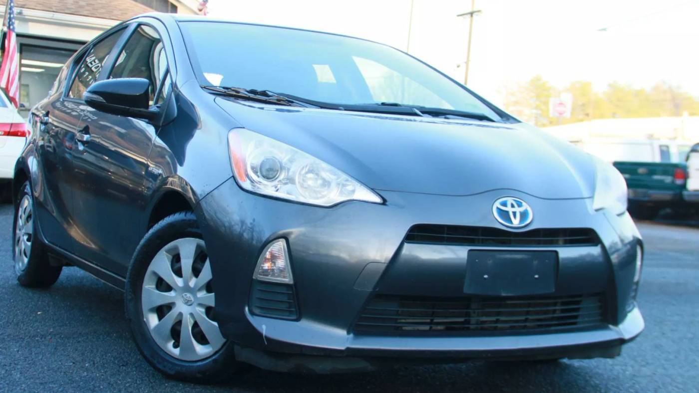2013 Toyota Prius c One — Hatchback — 71,865 mi — Warrenton, VA