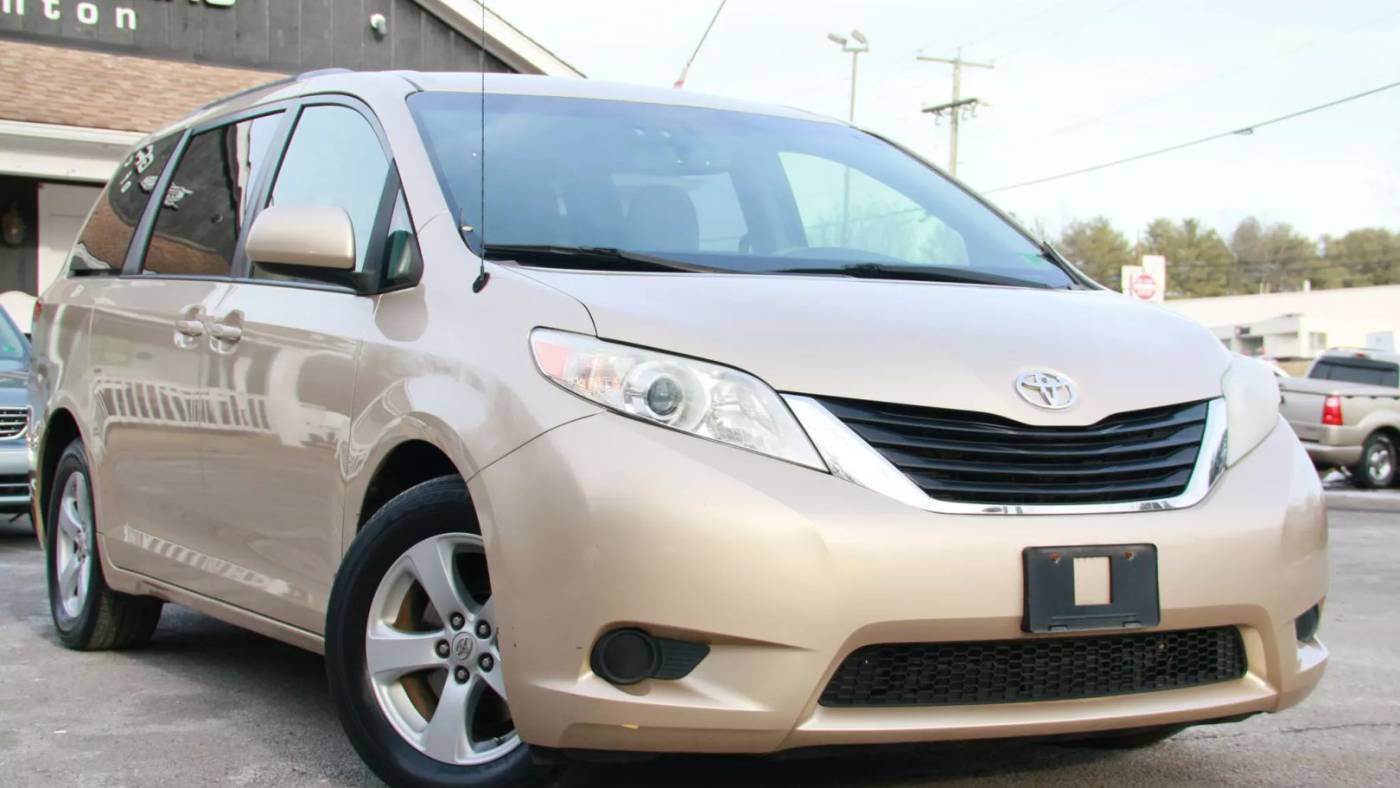 2012 Toyota Sienna LE — Minivan — 116,505 mi — Warrenton, VA
