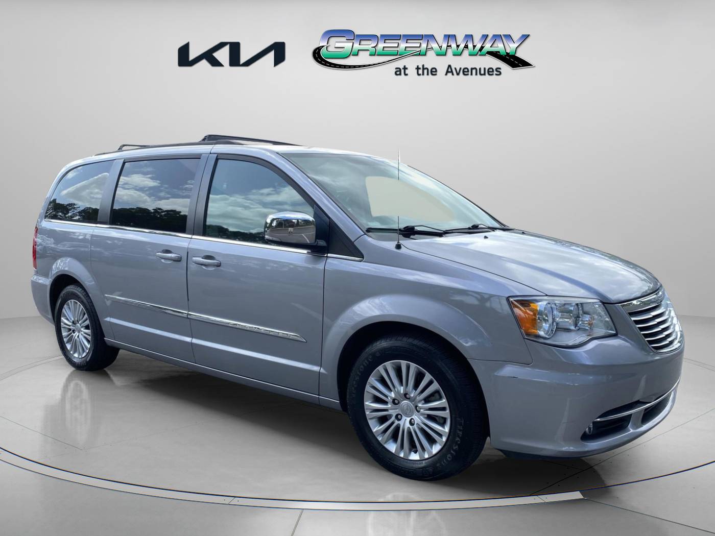 2015 Chrysler Town & Country Touring-L — Minivan — 165,531 mi — Jacksonville, FL
