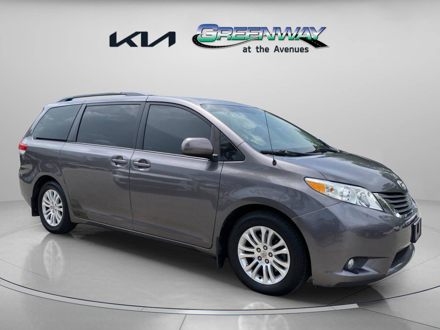 2013 Toyota Sienna XLE — Minivan — 145,919 mi — Jacksonville, FL