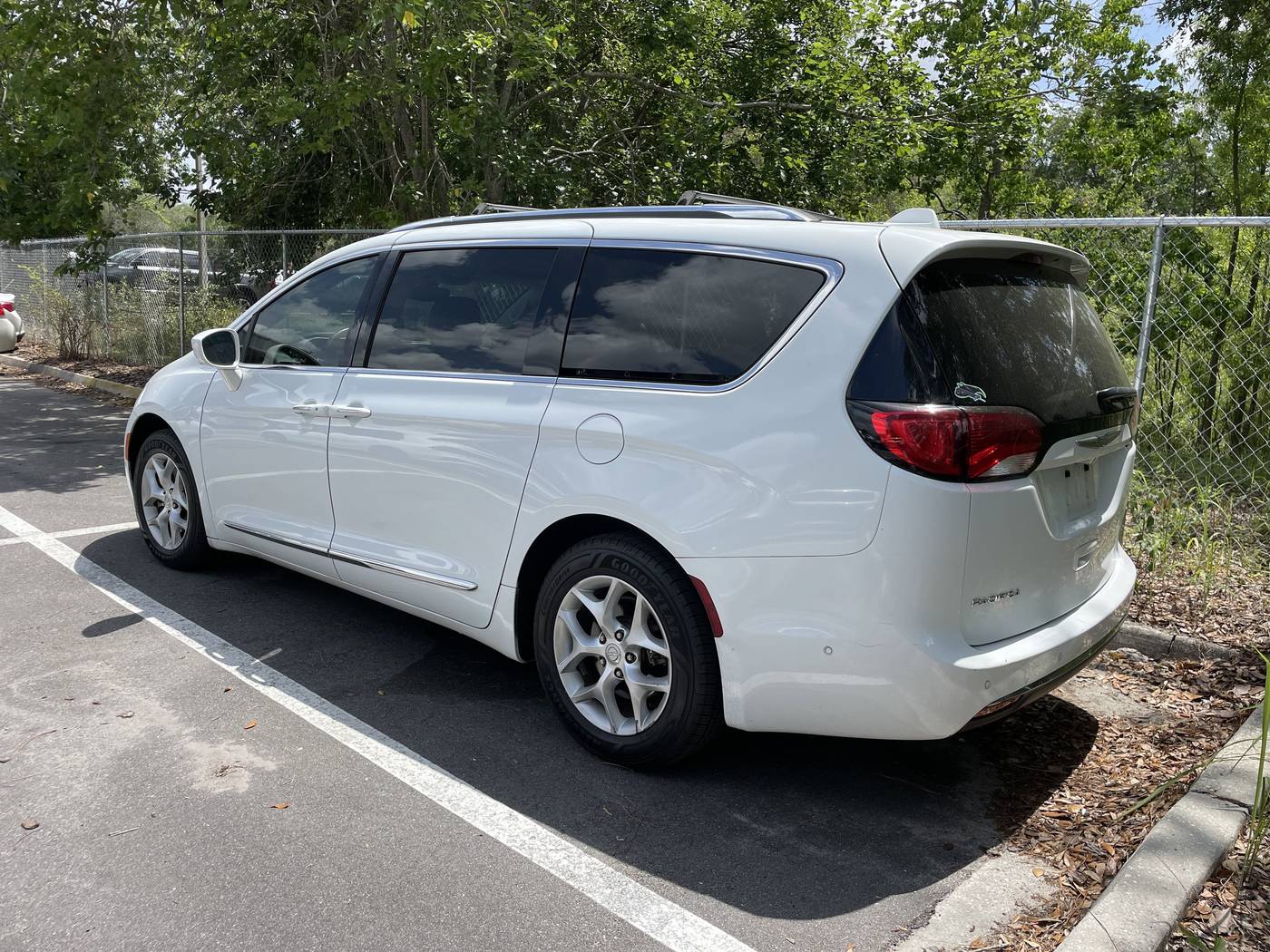 2016 Chrysler Town & Country Touring — Minivan — 123,652 mi — Jacksonville, FL