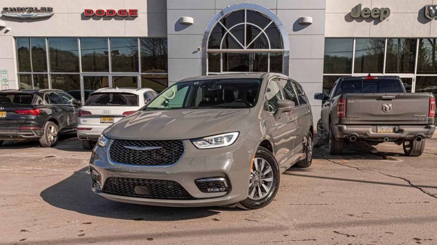 2022 Chrysler Pacifica Hybrid Touring L — Minivan — 69,728 mi — Honesdale, PA