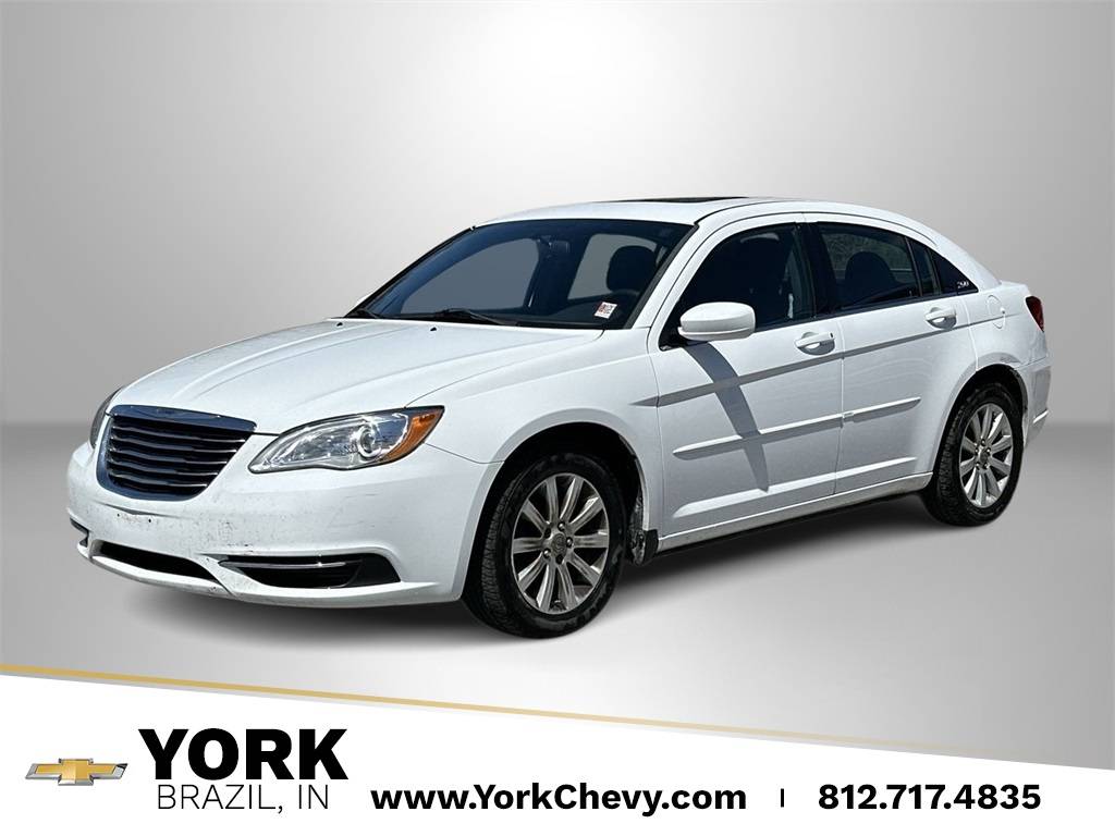 2013 Chrysler 200 Touring — Sedan — 116,178 mi — Brazil, IN