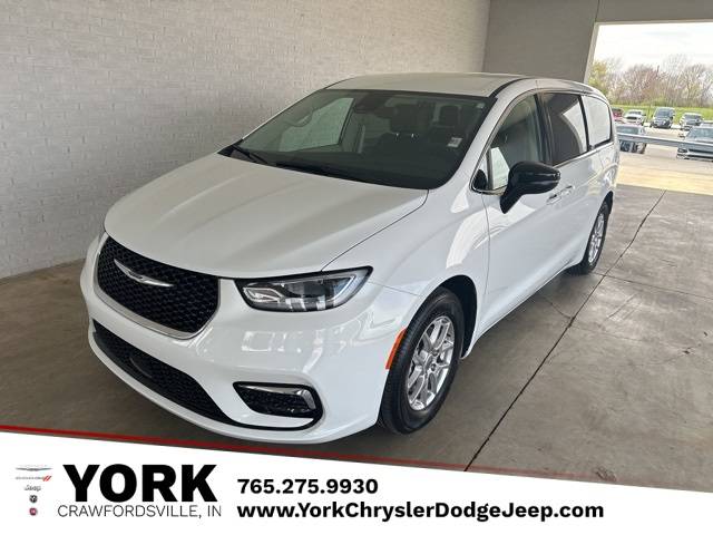 2024 Chrysler Pacifica Touring L — Minivan — 19,190 mi — Crawfordsville, IN