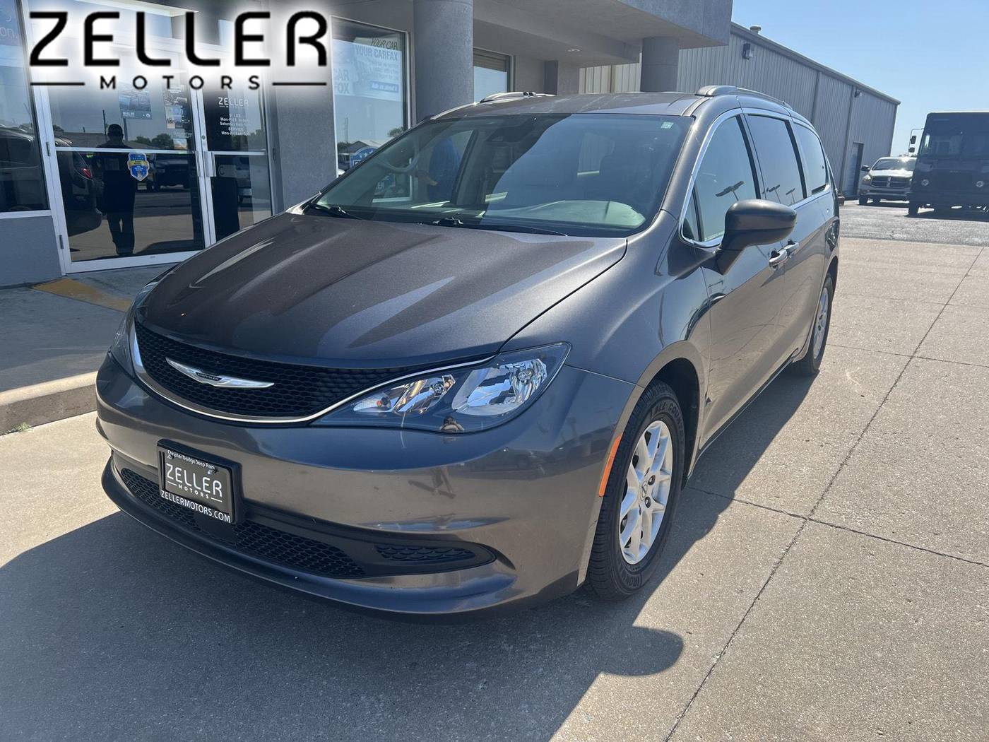 2021 Chrysler Voyager LXI — Minivan — 102,107 mi — Arkansas City, KS