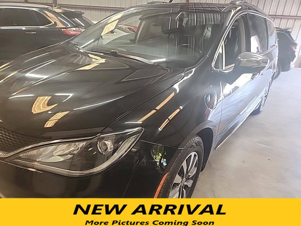 2020 Chrysler Pacifica Hybrid Limited — Minivan — 87,912 mi — Arkansas City, KS