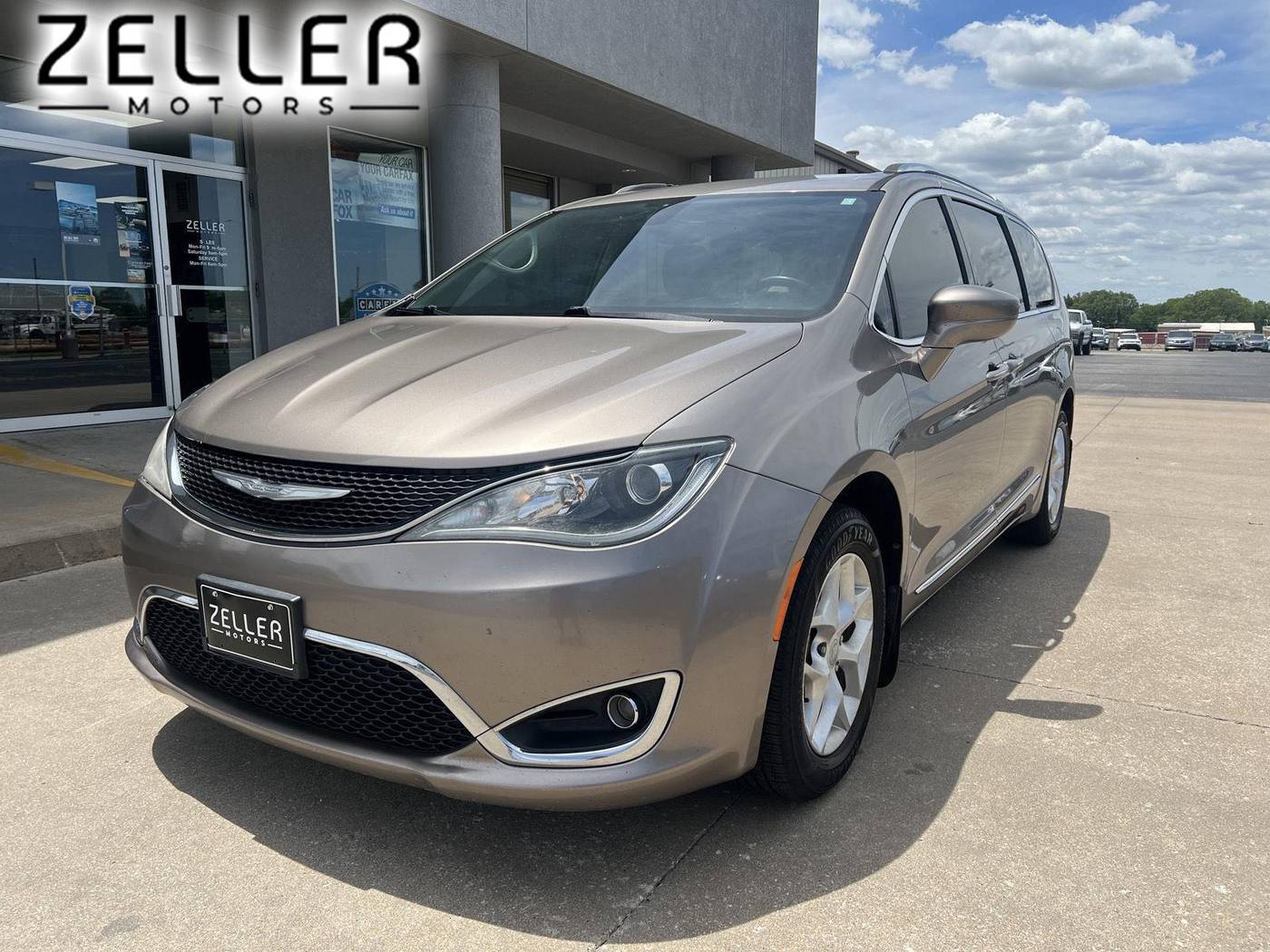 2017 Chrysler Pacifica Touring L Plus — Minivan — 131,115 mi — Arkansas City, KS