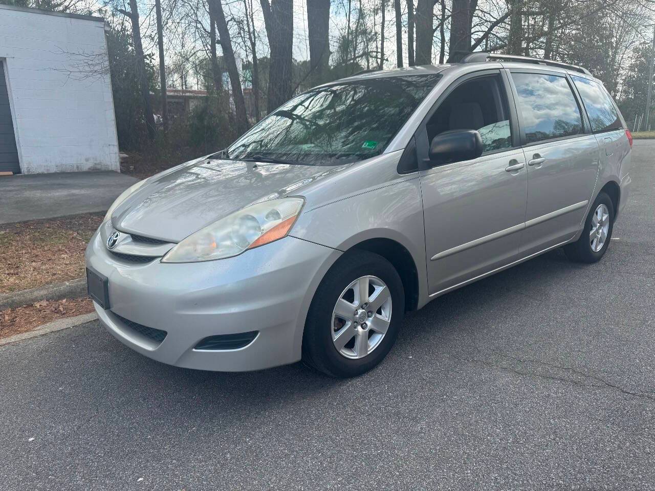 2009 Toyota Sienna LE — Minivan — 132,521 mi — Chesapeake, VA