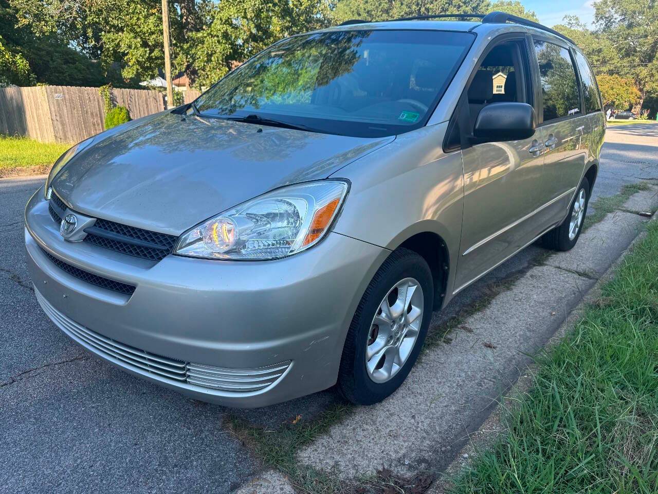 2004 Toyota Sienna LE — Minivan — 143,055 mi — Chesapeake, VA