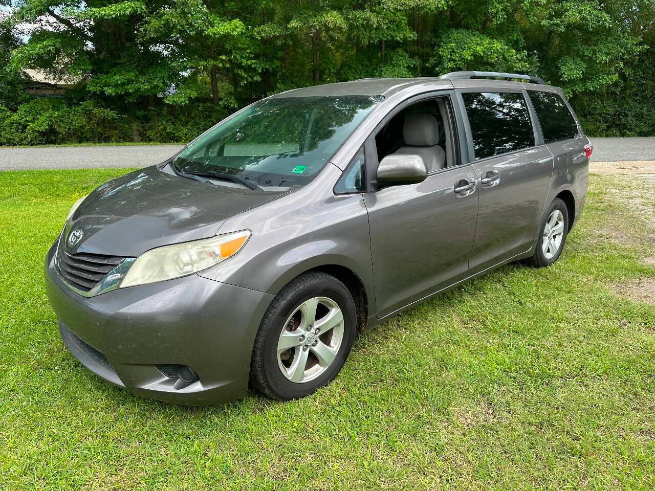 2016 Toyota Sienna LE — Minivan — 195,954 mi — Chesapeake, VA
