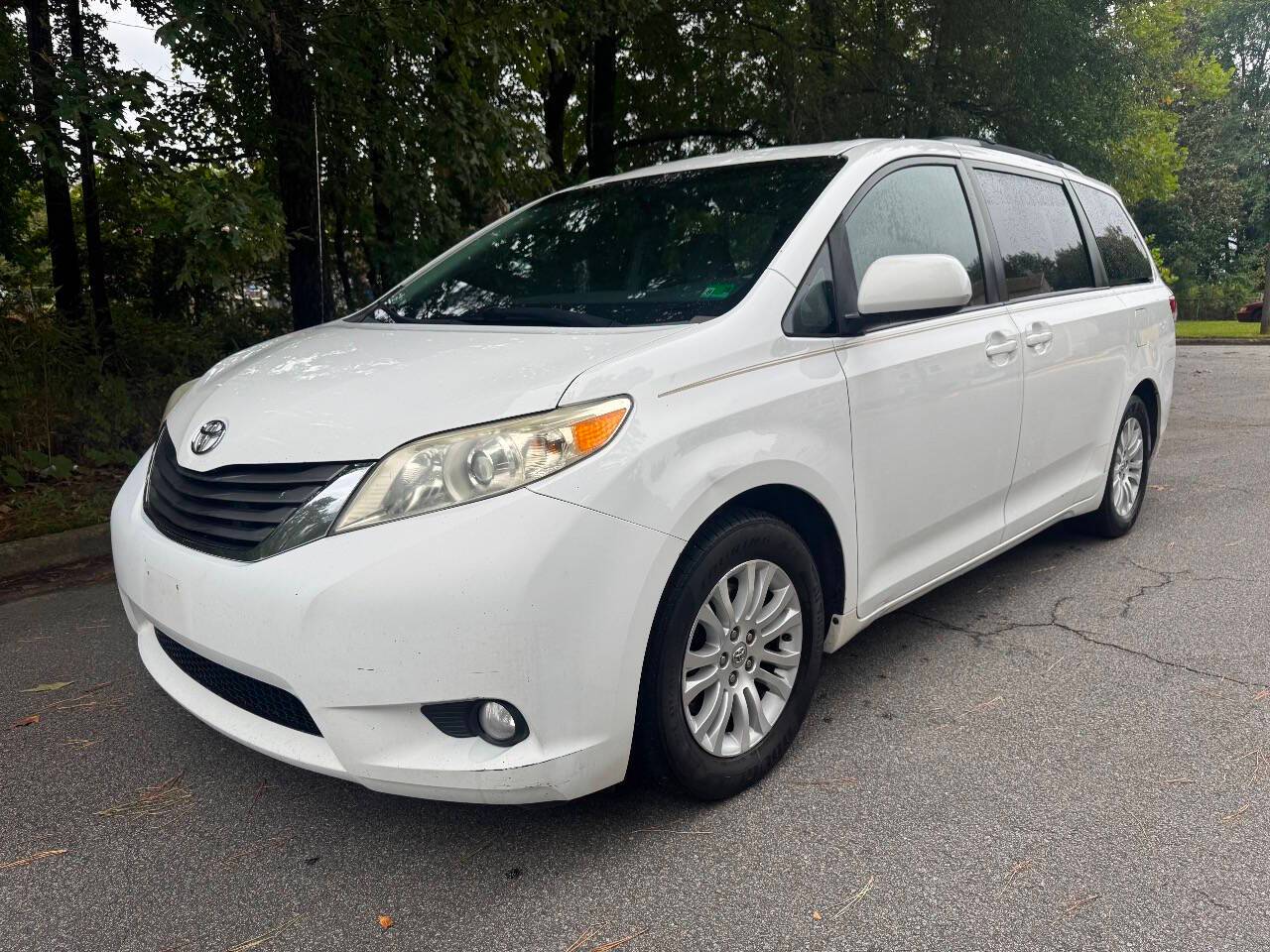 2013 Toyota Sienna XLE — Minivan — 209,384 mi — Chesapeake, VA