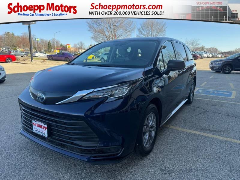 2022 Toyota Sienna LE — Minivan — 119,173 mi — Madison, WI