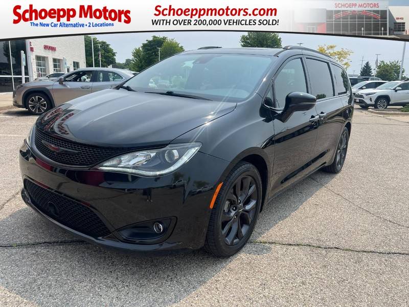 2020 Chrysler Pacifica Red S — Minivan — 59,976 mi — Middleton, WI
