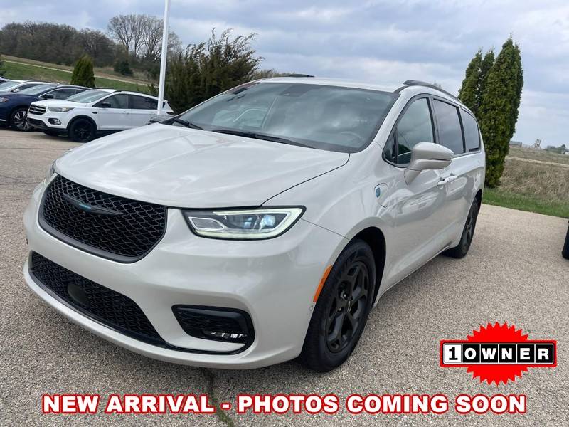 2021 Chrysler Pacifica Hybrid Touring L — Minivan — 36,822 mi — Middleton, WI