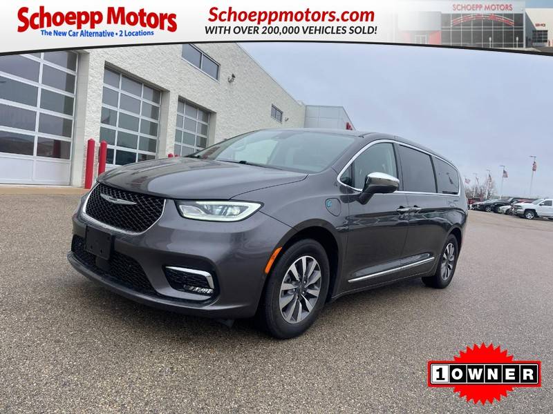 2022 Chrysler Pacifica Hybrid Limited — Minivan — 22,224 mi — Middleton, WI