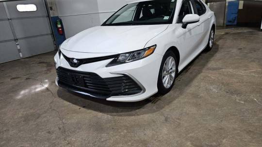 2022 Toyota Camry LE — Sedan — 19,516 mi — Middleton, WI