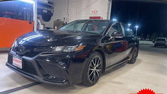 2022 Toyota Camry SE — Sedan — 31,387 mi — Middleton, WI