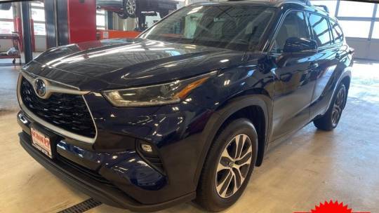 2021 Toyota Highlander XLE — SUV — 27,758 mi — Middleton, WI