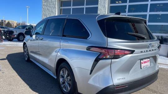 2021 Toyota Sienna XLE — Minivan — 35,617 mi — Middleton, WI