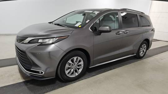 2022 Toyota Sienna XLE — Minivan — 60,680 mi — Middleton, WI