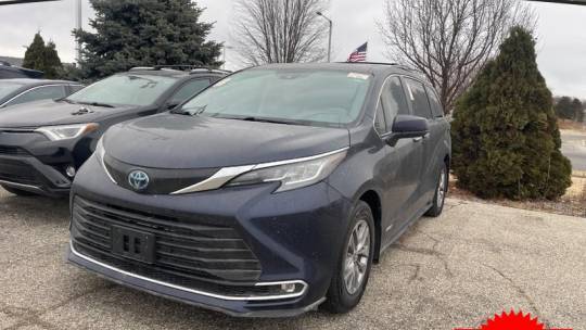 2021 Toyota Sienna XLE — Minivan — 44,695 mi — Middleton, WI