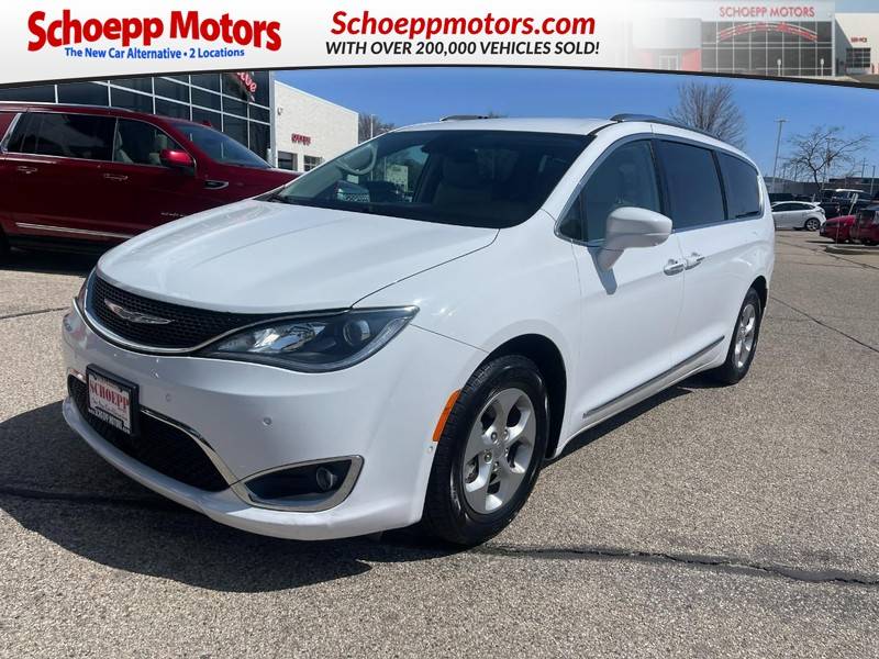 2017 Chrysler Pacifica Touring L Plus — Minivan — 63,378 mi — Middleton, WI