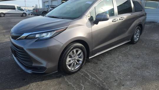 2022 Toyota Sienna LE — Minivan — 69,762 mi — Middleton, WI