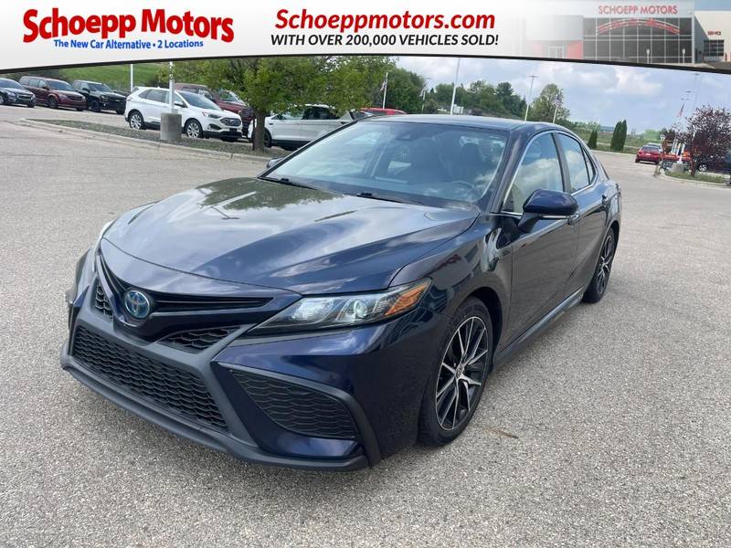 2022 Toyota Camry Hybrid SE — Sedan — 102,704 mi — Middleton, WI