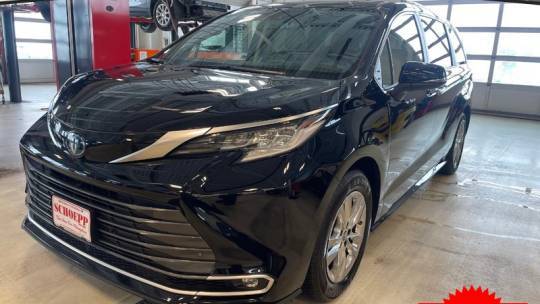 2022 Toyota Sienna Limited — Minivan — 37,706 mi — Middleton, WI