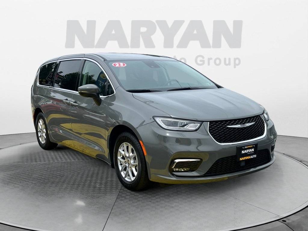 2023 Chrysler Pacifica Touring L — Minivan — 75,967 mi — Philadelphia, PA