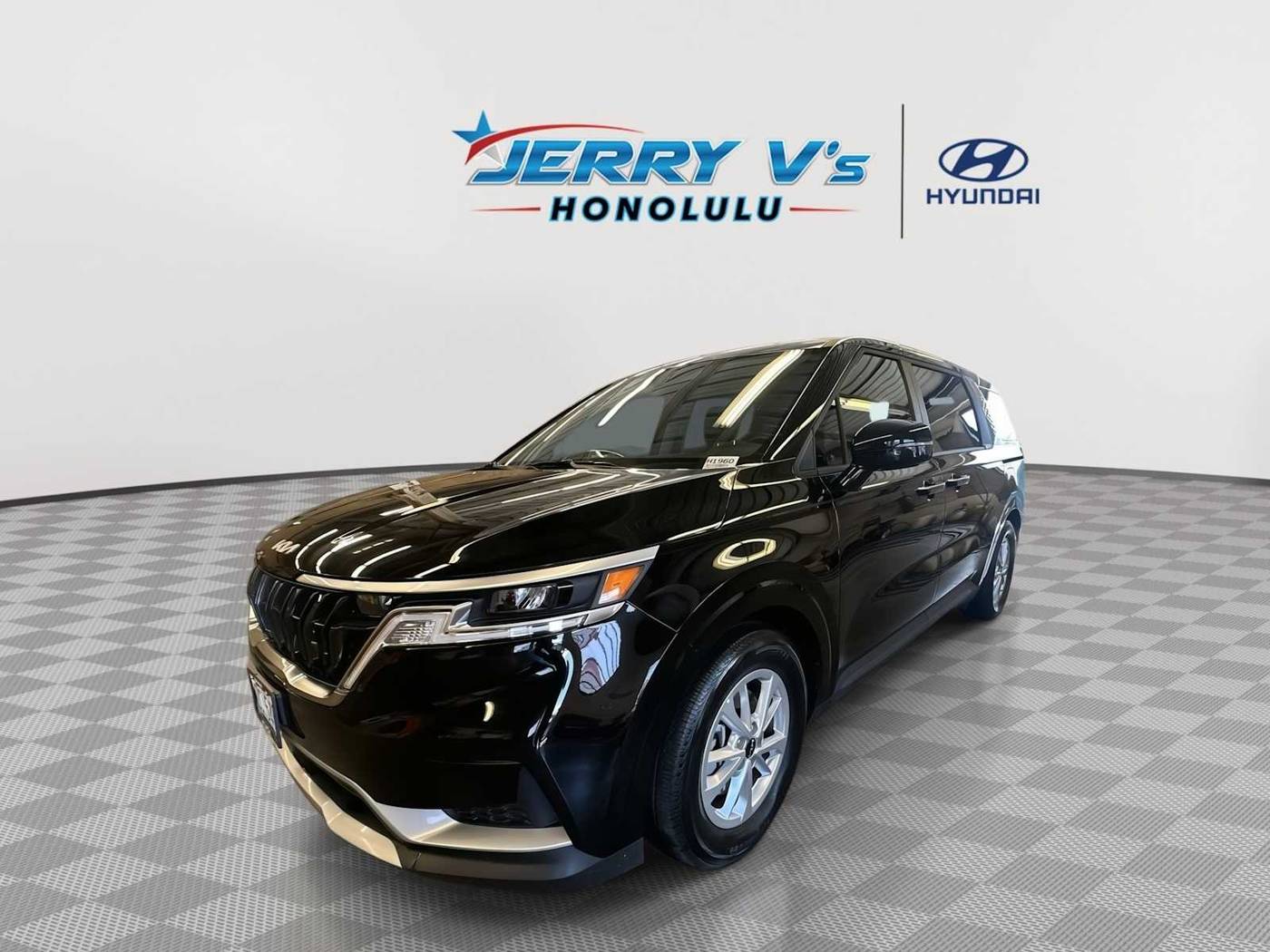 2024 Kia Carnival LXS — Minivan — 11,827 mi — Honolulu, HI
