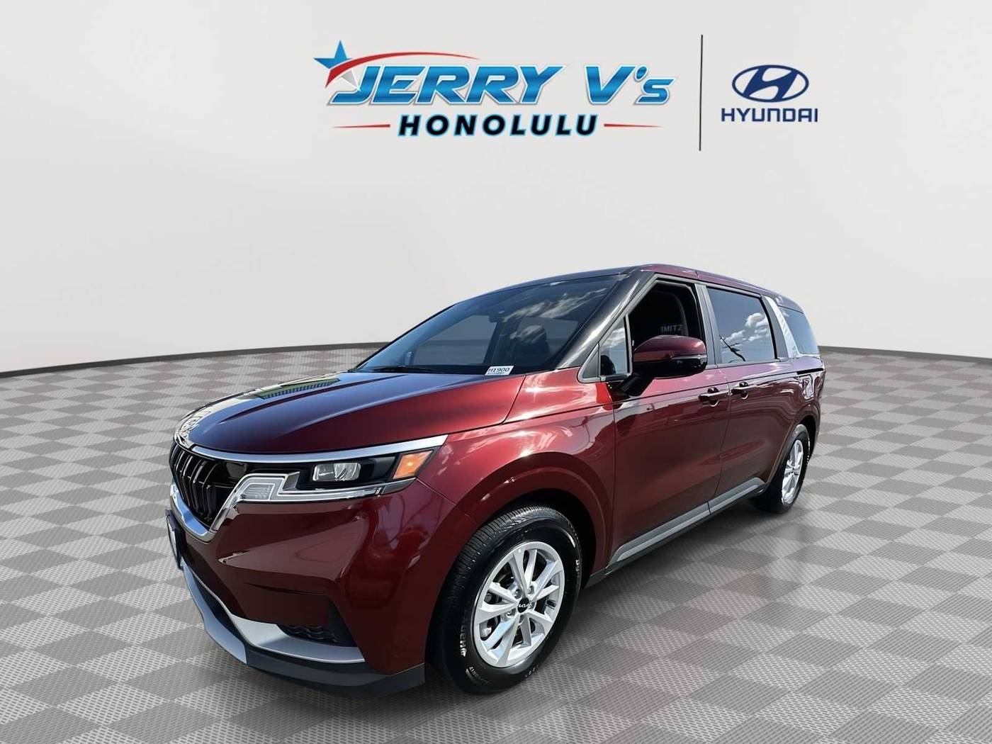 2024 Kia Carnival LXS — Minivan — 4,385 mi — Honolulu, HI