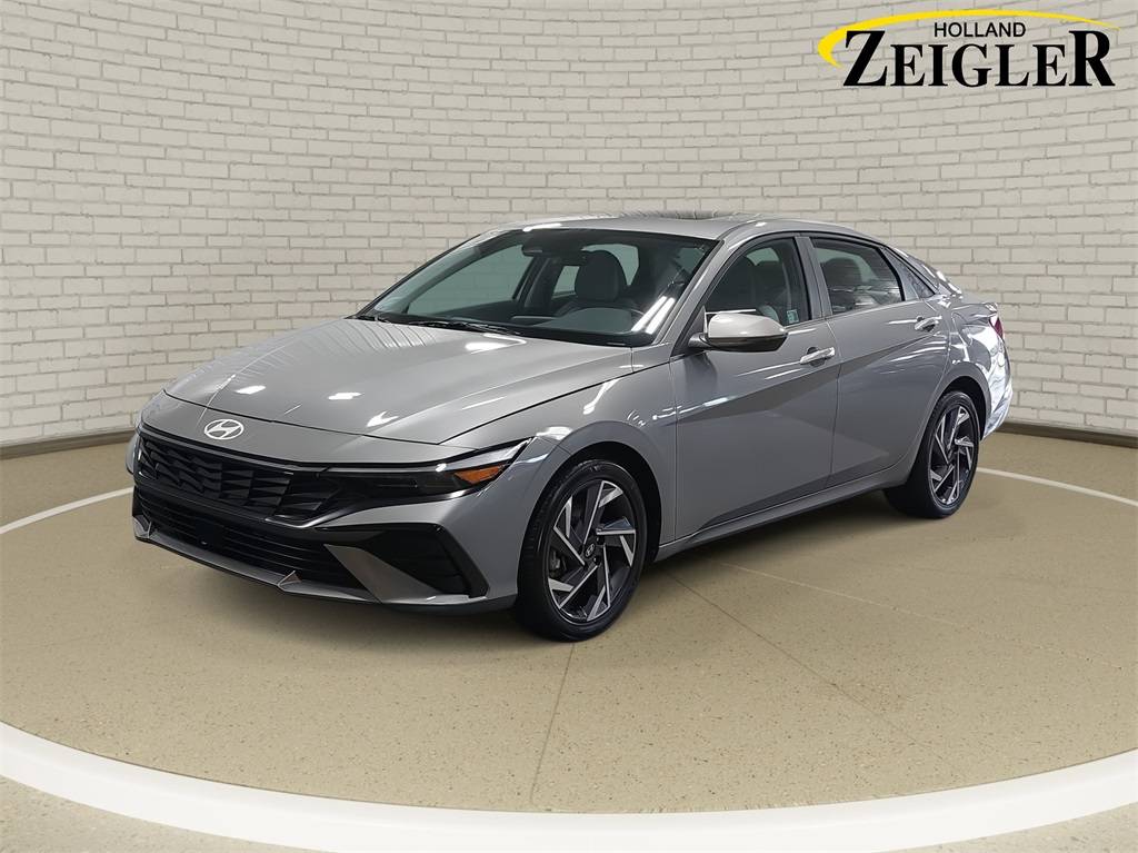 2025 Hyundai Elantra Limited — Sedan — 2,373 mi — Holland, MI