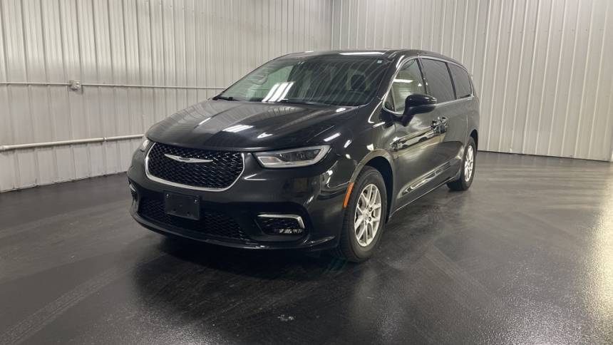 2023 Chrysler Pacifica Touring L — Minivan — 64,190 mi — Holland, MI