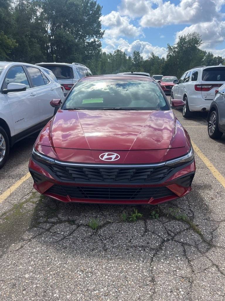 2025 Hyundai Elantra SE — Sedan — 2,135 mi — Holland, MI