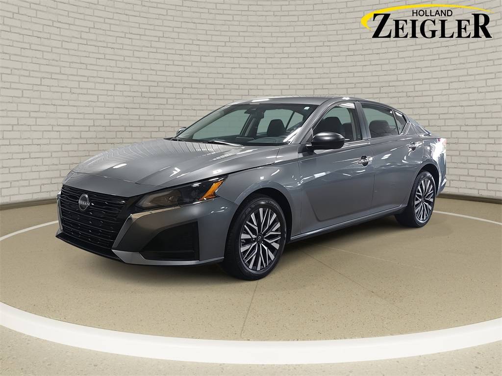 2024 Nissan Altima SV — Sedan — 10,913 mi — Holland, MI
